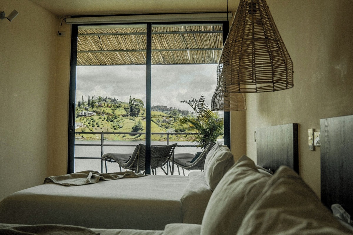 Peralatan tempat tidur premium, tilam berlapik, bar mini 