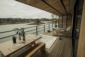 Literie de qualité supérieure, surmatelas, minibar, rideaux occultants