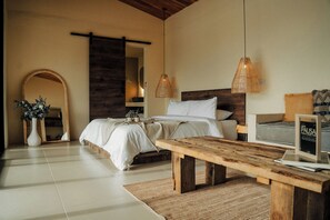 Luxe beddengoed, pillowtop-bedden, een minibar, verduisterende gordijnen