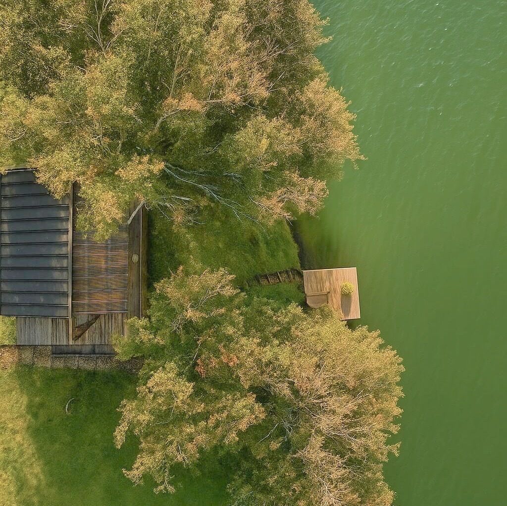 Ylelliset vuodevaatteet, pillowtop-patjalliset sängyt, minibaari