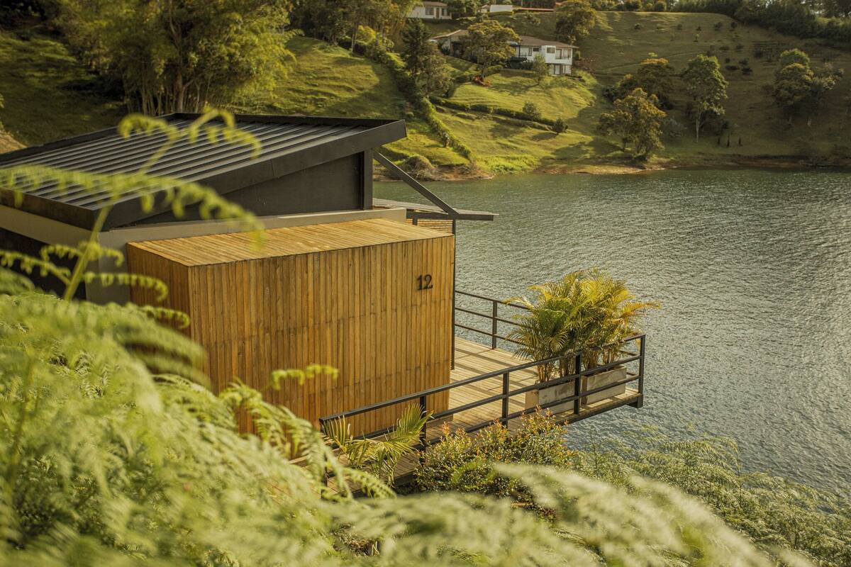 Peralatan tempat tidur premium, tilam berlapik, bar mini 