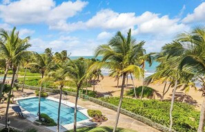 Outdoor pool - Beachfront 2br 2ba Villa in Rio Mar (Río Grande)