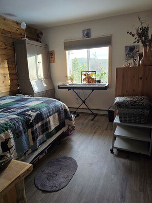3 bedrooms, in-room safe, desk, travel crib