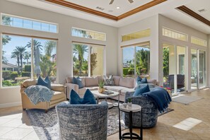 Smart TV, fireplace, printers - PGA West! Views+Chill Vibes and Sparkling Pool (La Quinta)