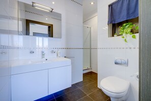 Douche, sèche-cheveux