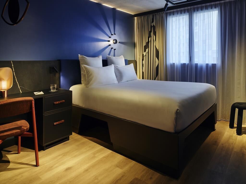 Comfort-huone, 1 parisänky | Ylelliset vuodevaatteet, pillowtop-patjalliset sängyt, minibaari