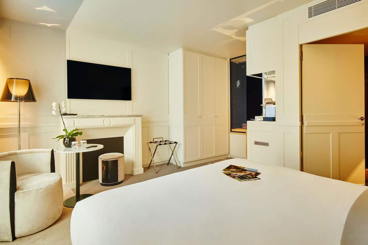 Ropa de cama de alta calidad y minibar