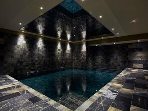 Indoor pool, open 9:00 AM to 8:00 PM, pool loungers - La Licorne Hotel & Spa Troyes - MGallery Collection (Troyes)