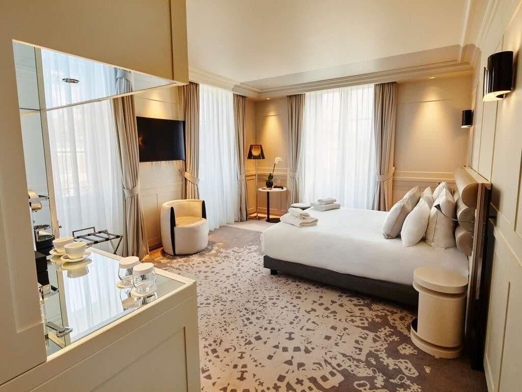 Camera Deluxe, 1 letto matrimoniale, terrazzo | Biancheria da letto di alta qualità, minibar, una cassaforte in camera