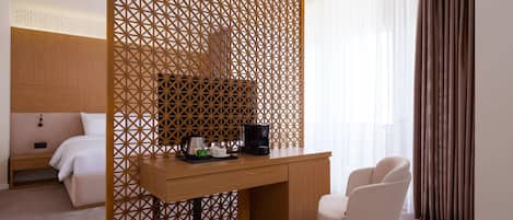 Suite, 1 lit double | Literie hypoallergénique, coffres-forts dans les chambres, bureau