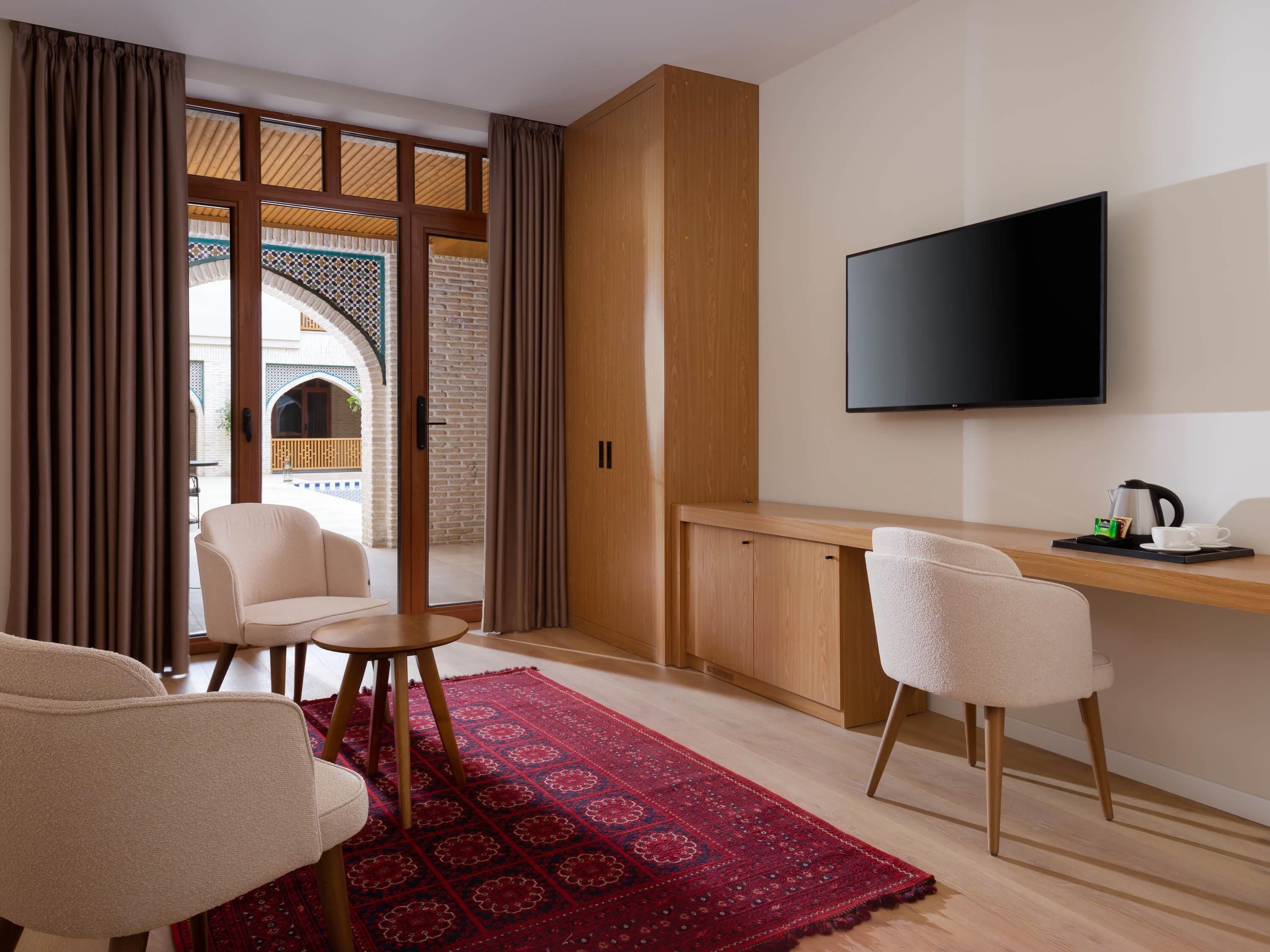 Privilege, Habitación, 2 camas individuales | Ropa de cama hipoalergénica, caja fuerte, escritorio y cortinas opacas