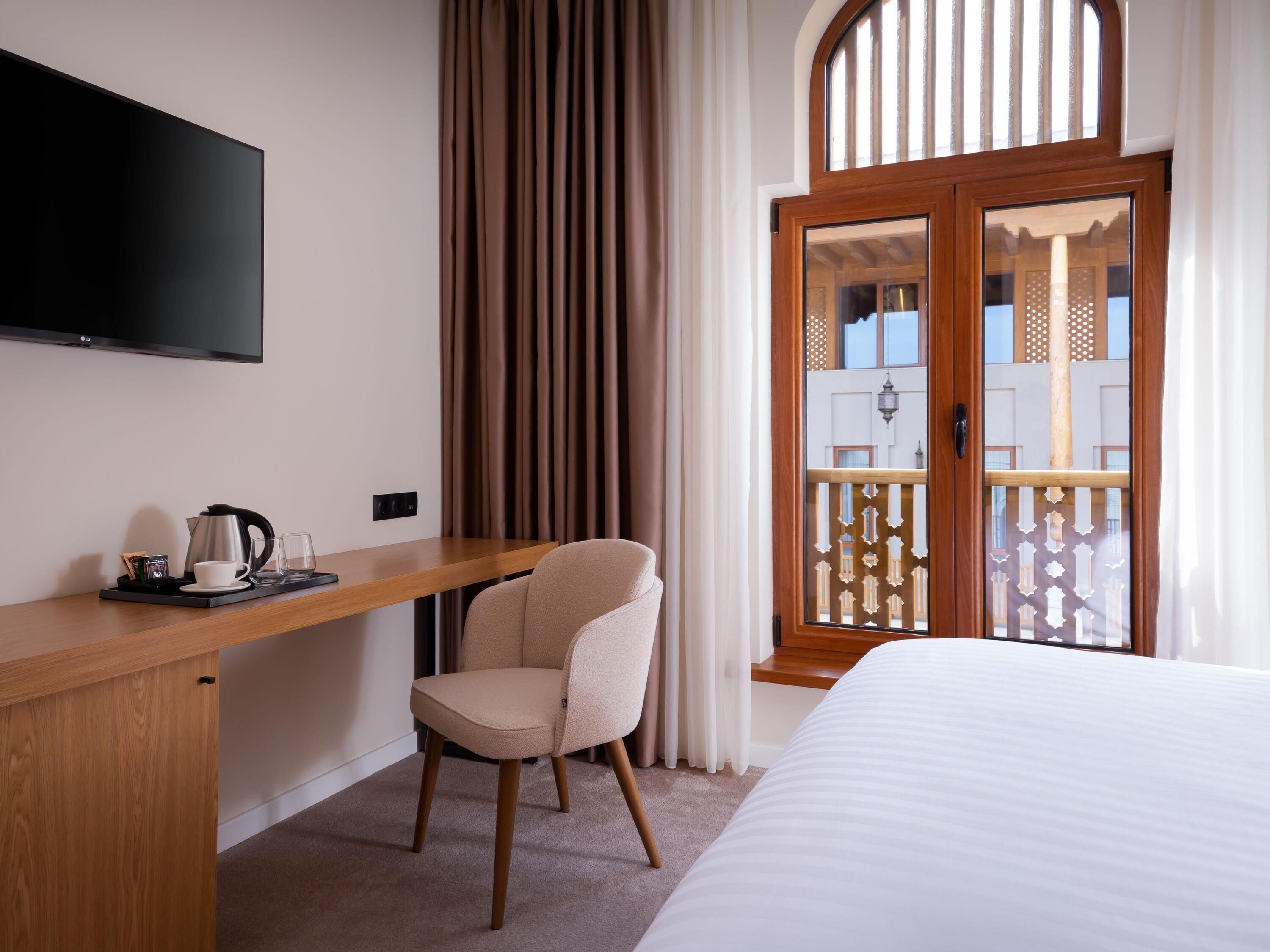 经典客房, 1 张单人床 | 防过敏的被褥、客房内保险箱、办公桌、遮光窗帘