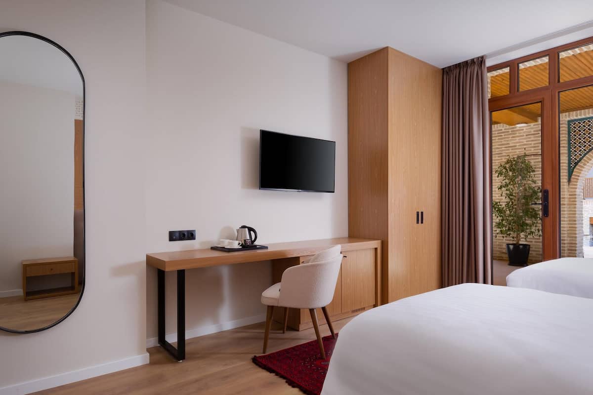 Chambre supĂ©rieure, Plusieurs lits (Classic) | Literie hypoallergĂ©nique, coffre-fort, bureau, rideaux dâobscurcissement