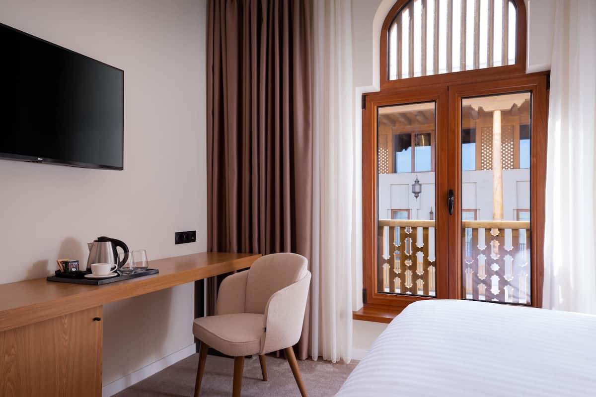 Classic Room, 1 Twin Bed | Hypo-allergenic bedding, in-room safe, desk, blackout drapes