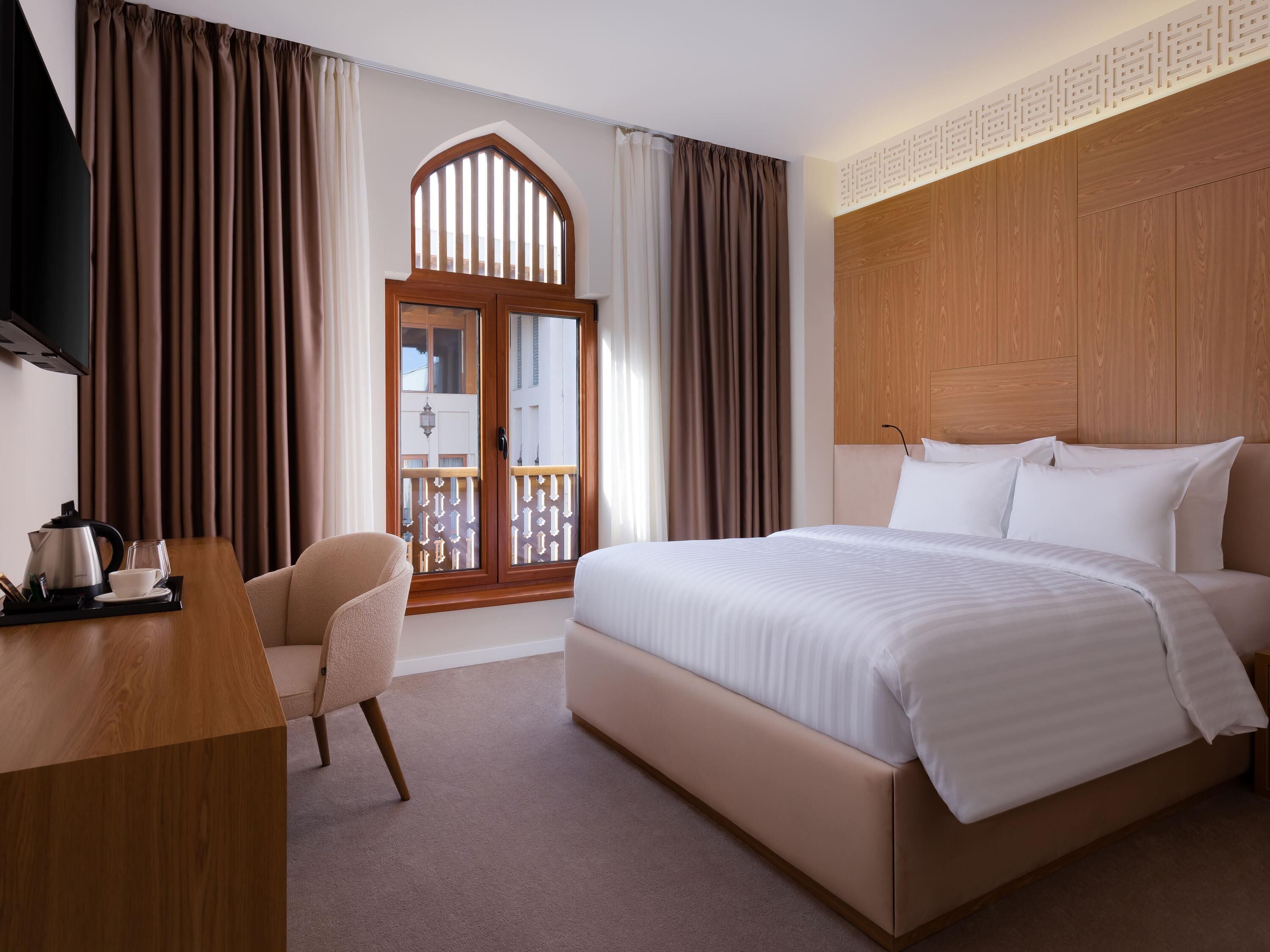 Hypo-allergenic bedding, in-room safe, desk, blackout curtains