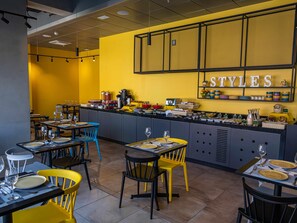 Daily buffet breakfast (CLP 9990 per person)