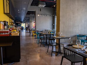 Daily buffet breakfast (CLP 9990 per person) - Ibis Styles Antofagasta (Antofagasta)