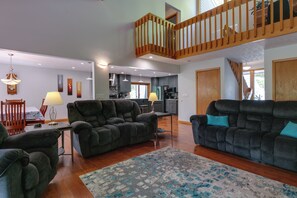 Smart TV, fireplace, DVD player, books