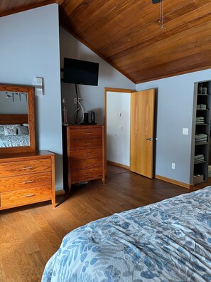 3 bedrooms, travel crib, free WiFi, bed sheets