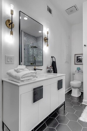 Unclassified image, 4 of 30, button