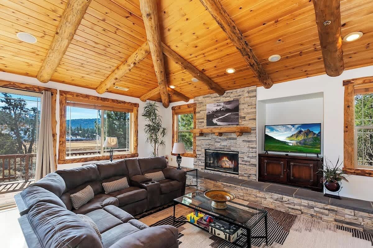 TV, fireplace, offices