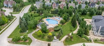 Luxury home Blue Mountain with a view/Pool Table/Outdoor heated POOL