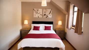 3 habitaciones, tabla de planchar con plancha y cuna de viaje