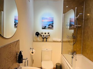Combined shower/tub, hair dryer, towels