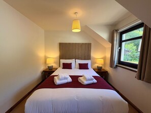 3 bedrooms, iron/ironing board, travel cot, free WiFi