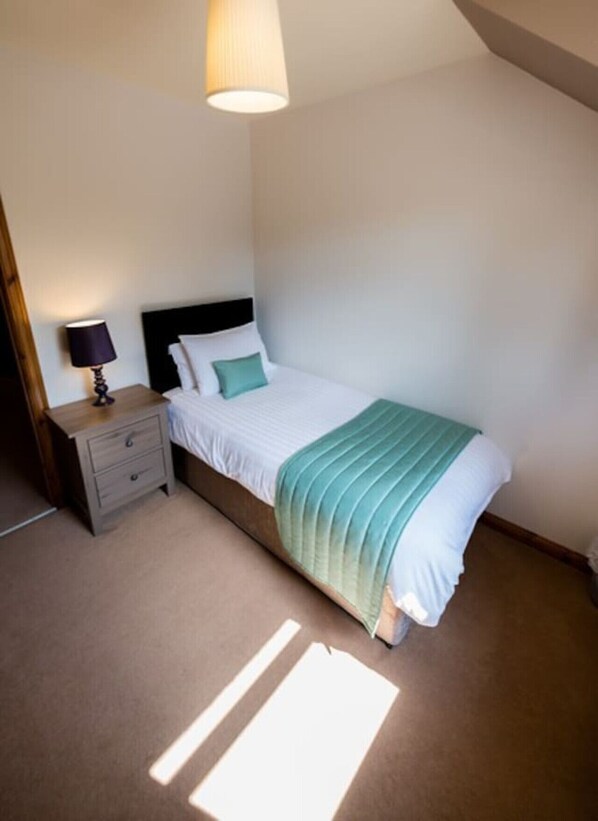 3 bedrooms, iron/ironing board, travel cot, free WiFi