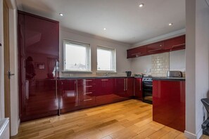 Fridge, microwave, oven, dishwasher - Sugarloaf in central Fort William (Fort William)
