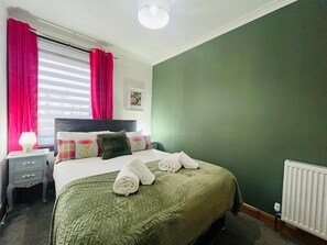 2 bedrooms, iron/ironing board, WiFi, bed sheets