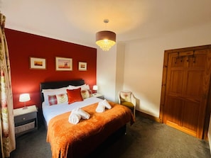 2 quartos, ferros/tábuas de passar roupa, Wi-Fi, roupa de cama