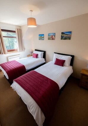 3 室のベッドルーム、アイロン / アイロン台、WiFi、ベッドシーツ