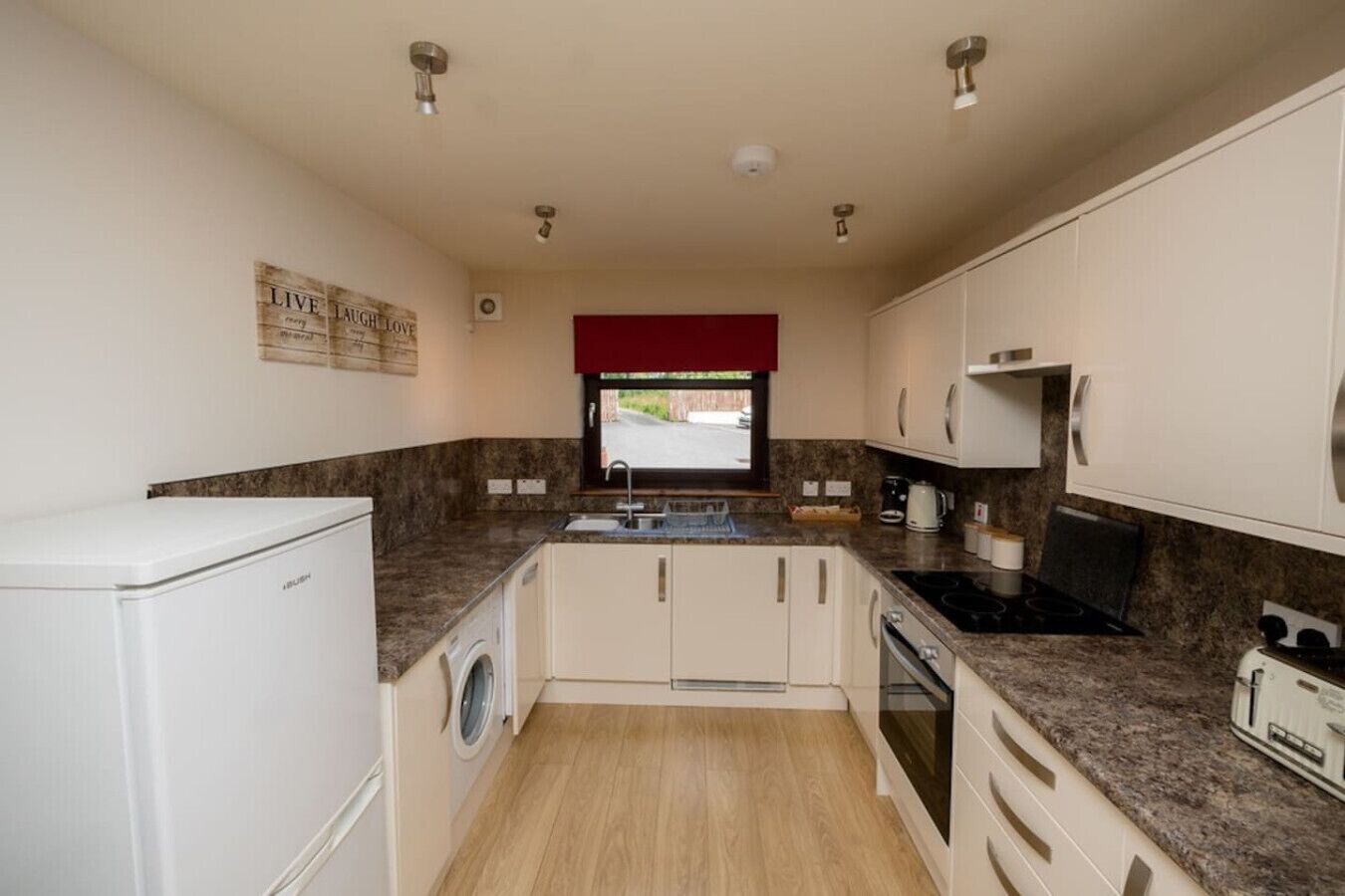 Refrigerador, microondas, horno y lavavajillas 