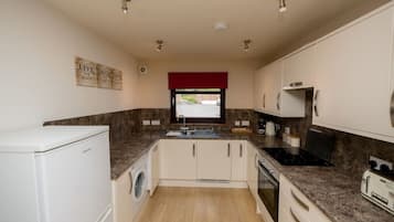 Refrigerador, microondas, horno y lavavajillas