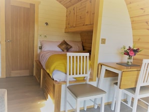 1 chambre, bureau, fer et planche à repasser, Wi-Fi
