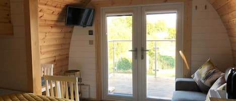 1 sovrum, skrivbord, strykjärn/strykbräda och wi-fi