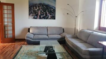 TV, caminetto, tavolo da calcetto
