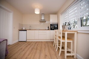 Frigorifero, microonde, forno, macchina per tè/caffè