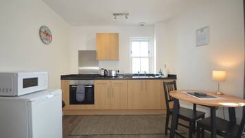 Fridge, microwave, oven, coffee/tea maker