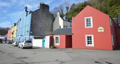 Otter Apartment located on Tobermory High Street