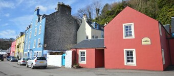 Otter Apartment located on Tobermory High Street