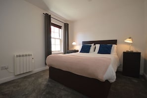 1 dormitorio, tabla de planchar con plancha, cuna de viaje y wifi