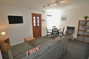 TV - Puffin Apartment located on Tobermory High Street (Tobermory, Isle of Mull)