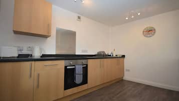 Fridge, microwave, oven, coffee/tea maker