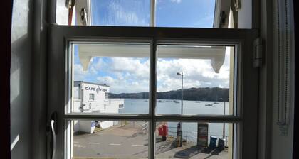 Buzzard Apartment located on Tobermory High Street