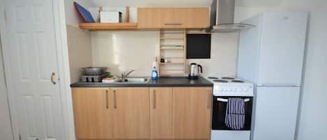 Fridge, oven, coffee/tea maker, toaster