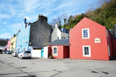 Eagle Ensuite Room located on Tobermory High Street