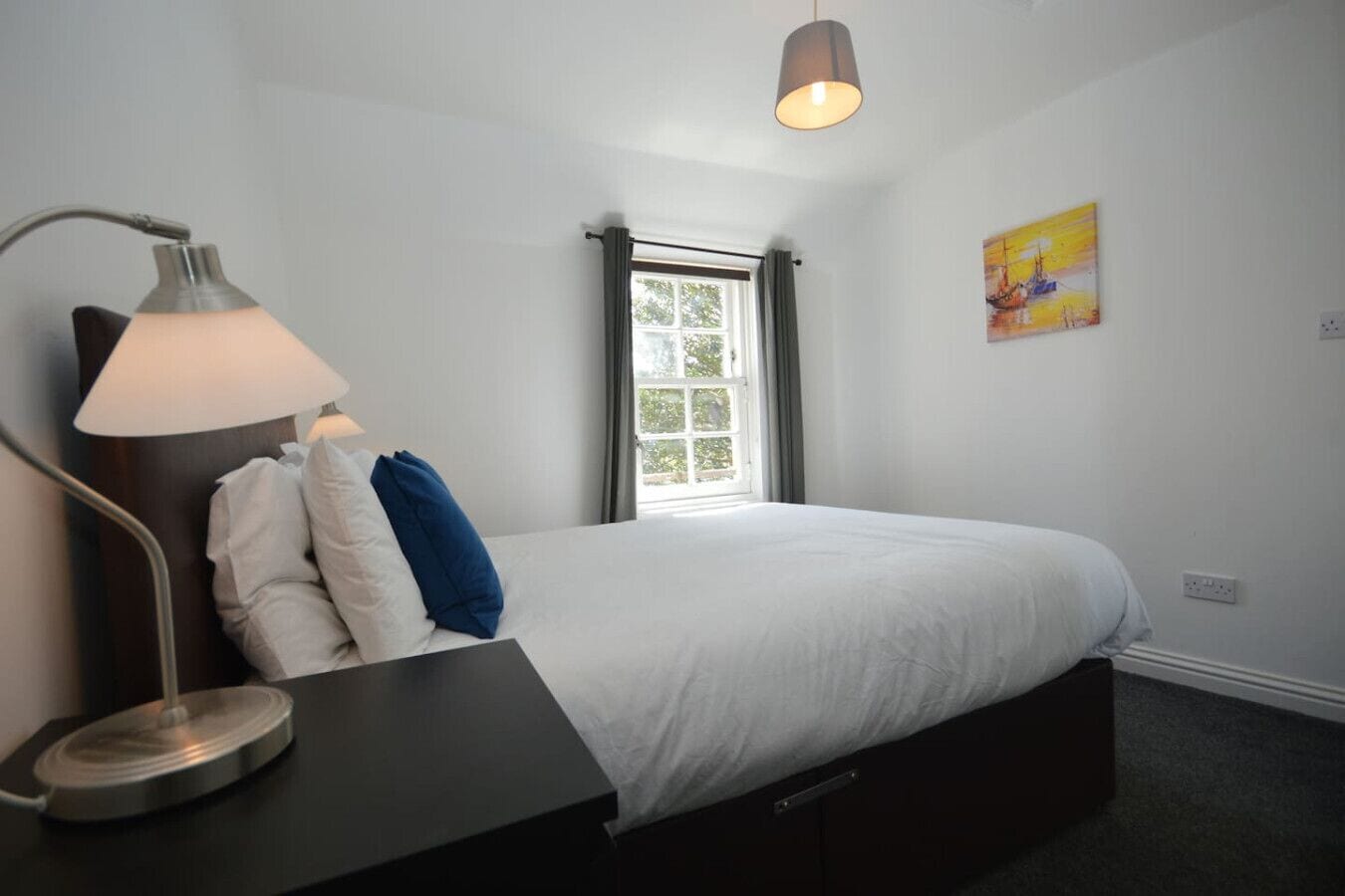 1 dormitorio, tabla de planchar con plancha, cuna de viaje y wifi